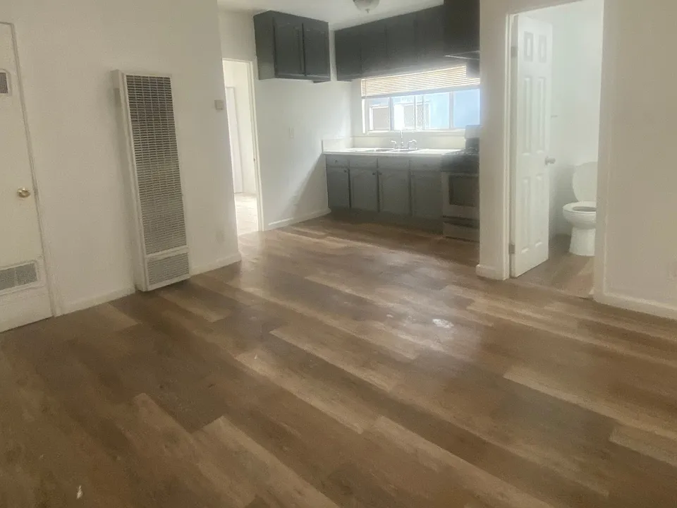 1211 Hoffman Ave