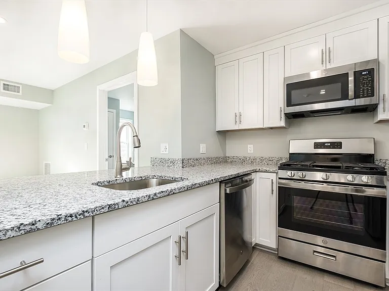 450 American Legion Hwy #506 — Photo 2