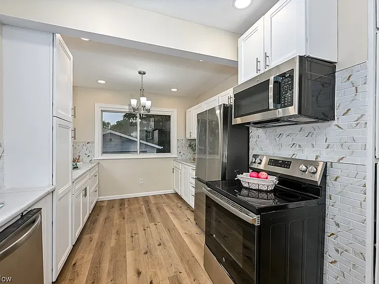 1088 Lexington Ave — Photo 6