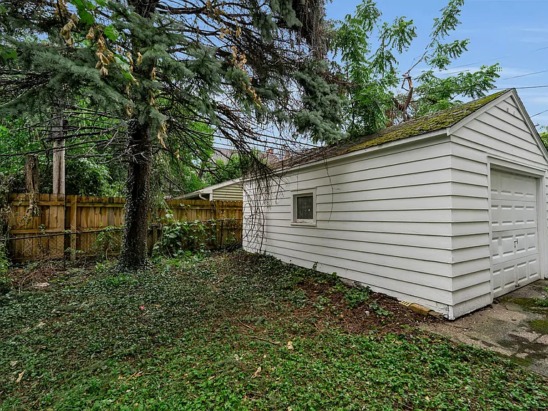 75 Montrose Ave #1 — Photo 14