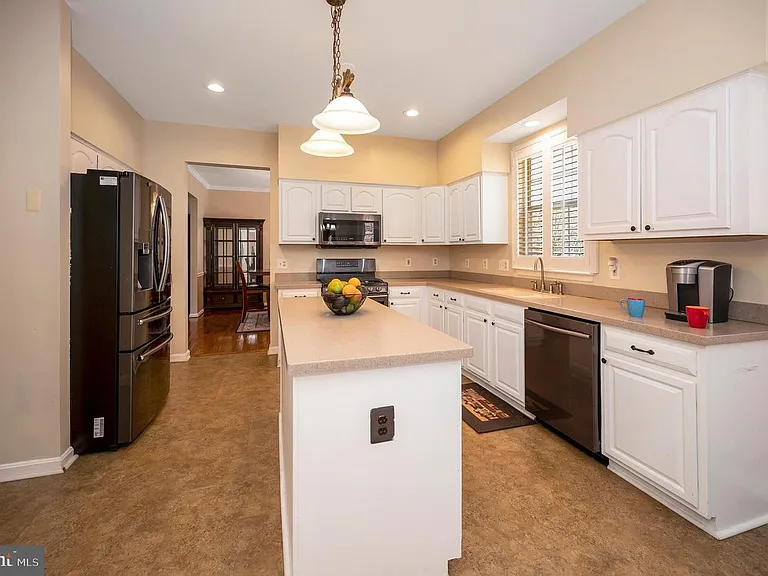 48 Savannah Ct — Photo 4