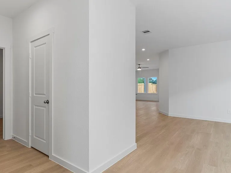 7839 Cavour Dr — Photo 3