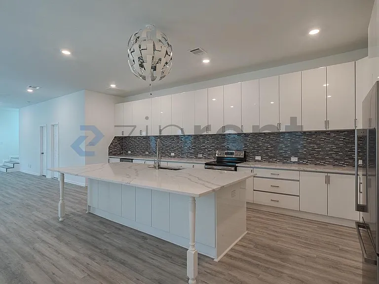 4123 Avenue M 1/2 — Photo 9