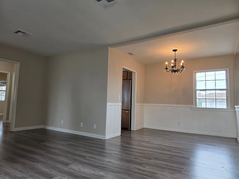 5547 Woodman Ave — Photo 9