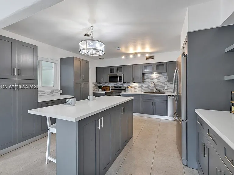 1031 NE Little River Dr — Photo 2