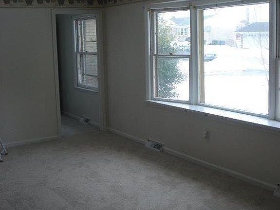 5th image of 76 Rose Bay Ln