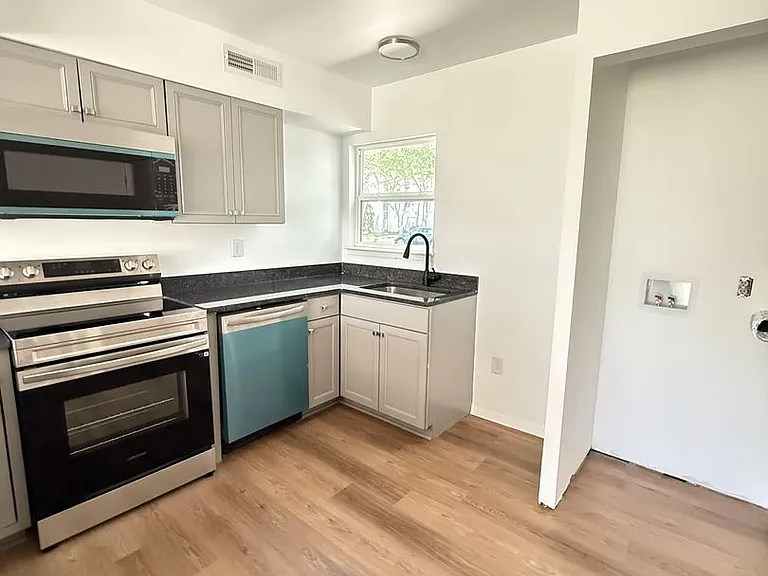 319 Main St #1-10 — Photo 3