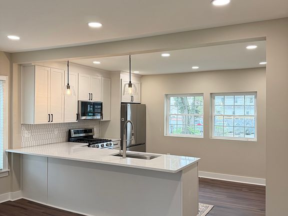 All new redesigned kitchen with top rated LG appliances including a gas range for accomplished or aspiring chefs