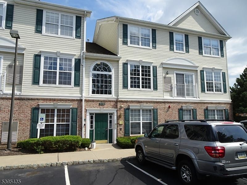 1st image of 112 Limerick Ln #1