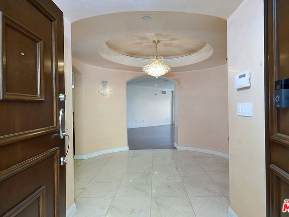 4th image of 1000 Granville Ave APT 301