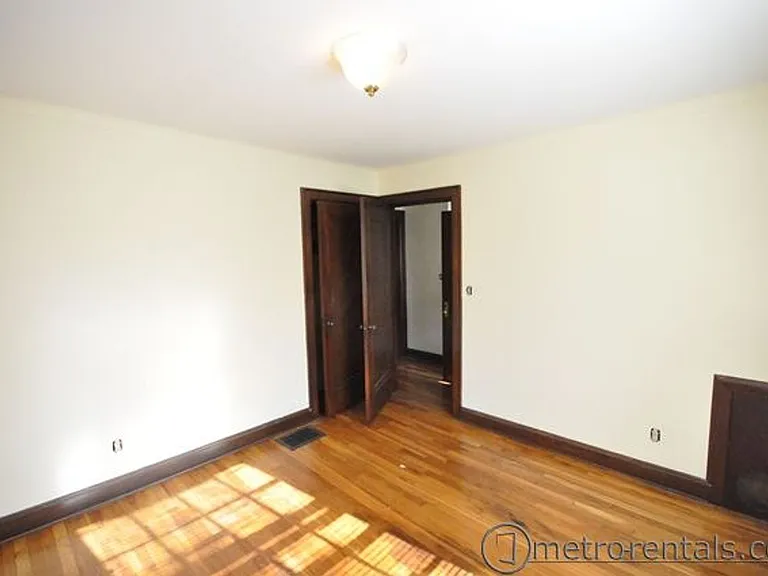 3201 Indianola Ave #A-B — Photo 9