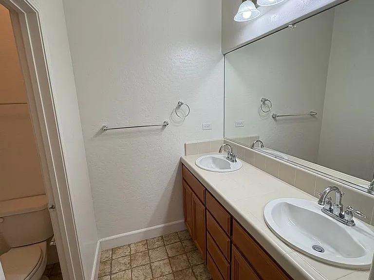 3116 W Buena Vista Ave — Photo 28