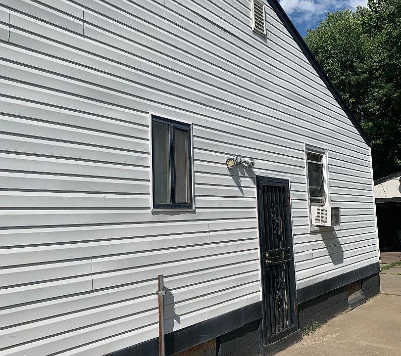 2nd image of 19750 Oakfield St