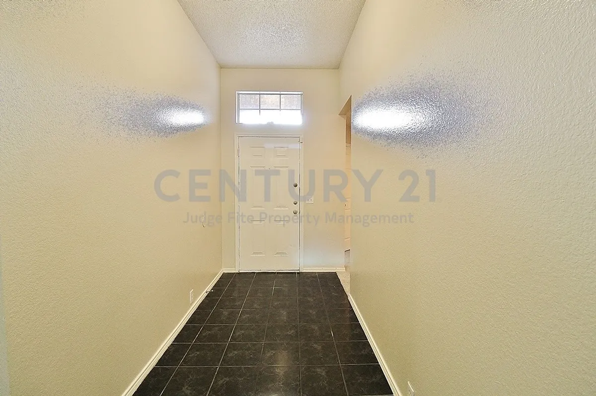 Building Photo - 210 Ridgecrest Dr