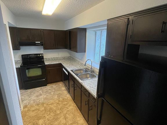 3rd image of 748 Highland Square Dr