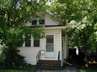 221 11th St N, Moorhead, MN 56560