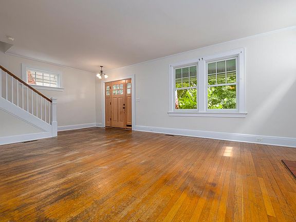 3rd image of 1019 Shirley Ave