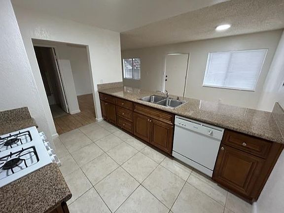 4th image of 76 E Mountain St #2