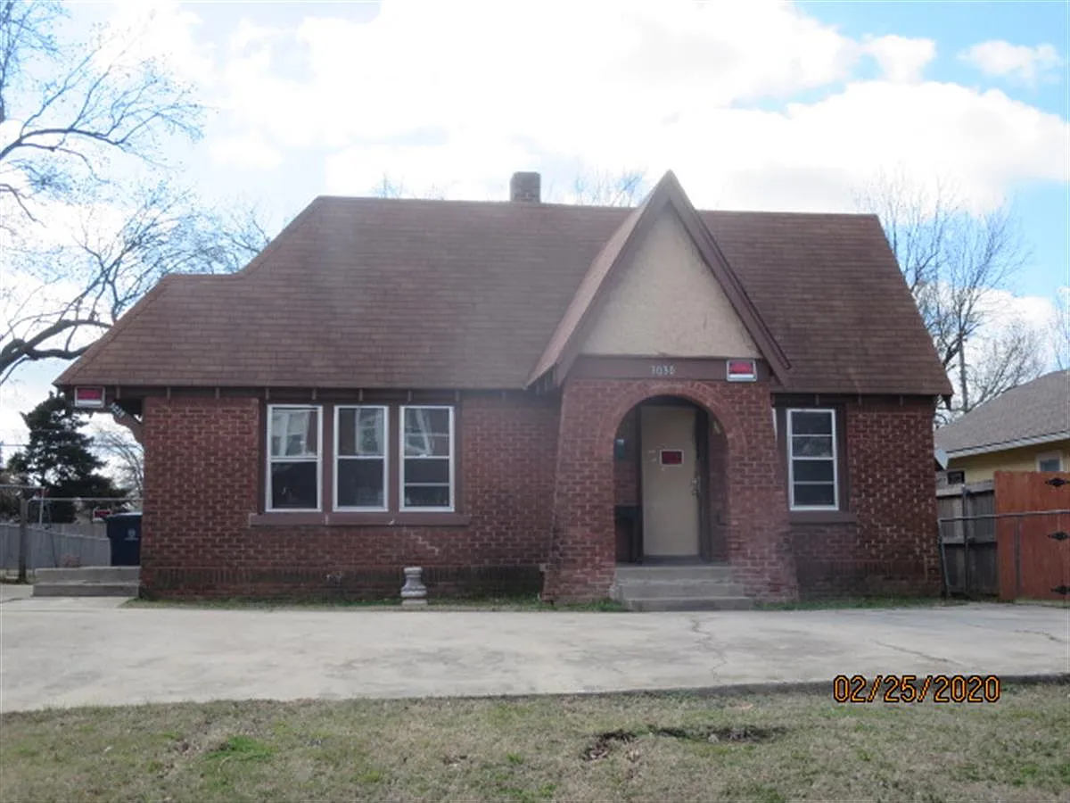 2 bed, 900 sqft, $1,000 — Photo 1