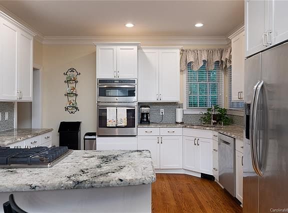 3rd image of 2782 Harlinsdale Dr
