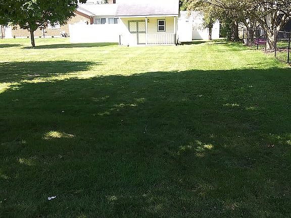 3rd image of 186 Royal Oak Dr