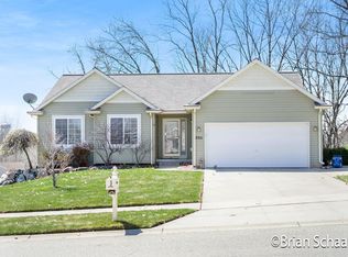 2511 Lawncrest Dr NE, Grand Rapids, MI 49505