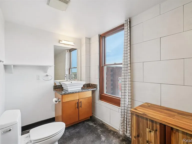 2915 John R St #502 — Photo 13