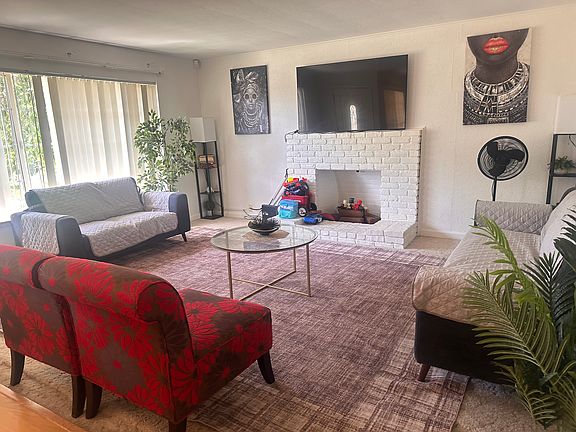3rd image of 210 Fleming Ave