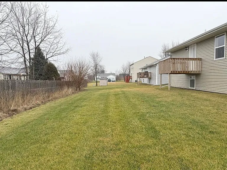 3064 Huntington Dr — Photo 3