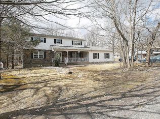 15 Stacey Ln, Mount Pocono, PA 18344