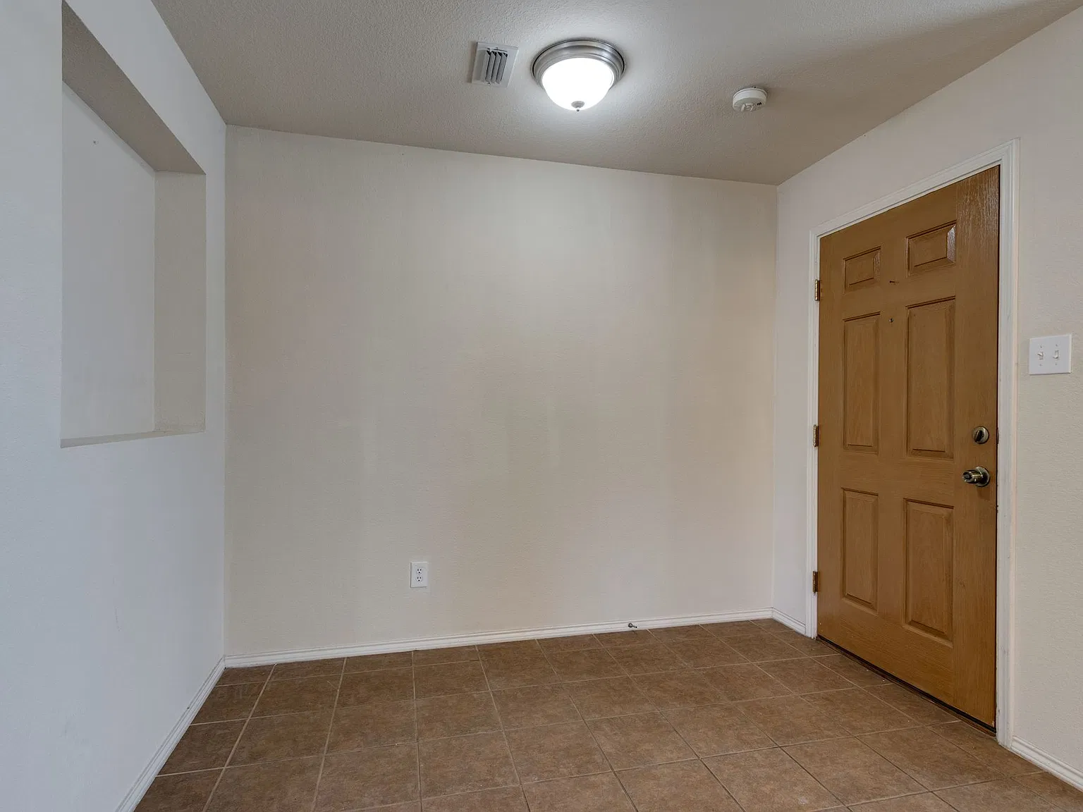 4 bed, 2.5 bath, 2632 sqft, $2,595 — Photo 4