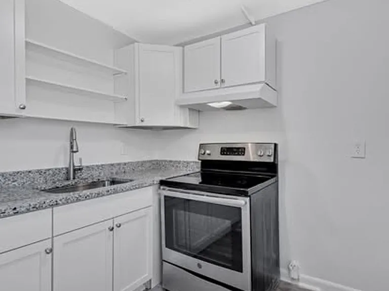 642 Dresden Dr — Photo 23