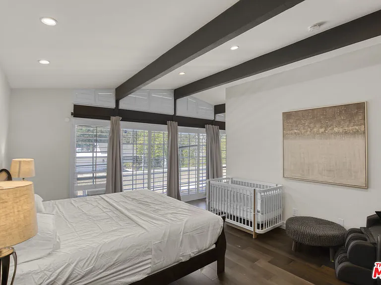 3970 Ellenita Ave — Photo 18