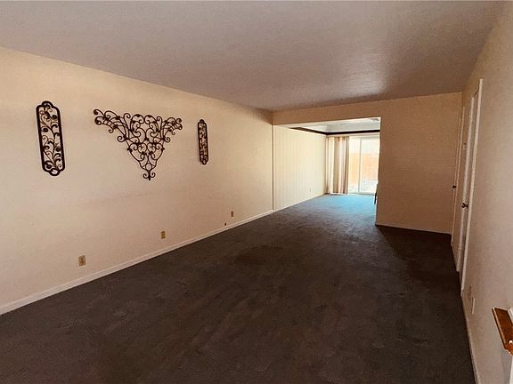 4th image of 2390 Arlington Dr