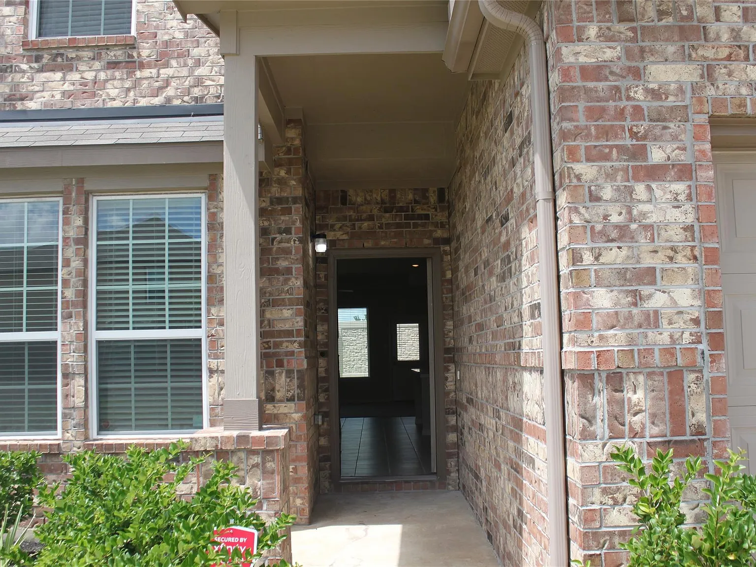 3 bed, 2.5 bath, 2750 sqft, $2,150 — Photo 3