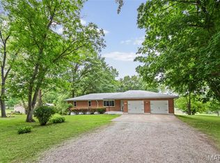 411 E Roosevelt Dr, Moro, IL 62067