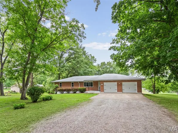 411 E Roosevelt Dr, Moro, IL 62067