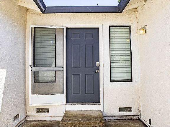 2nd image of 823 Spaniel Dr