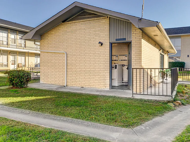 Higdon Ferry Apartments — Photo 7