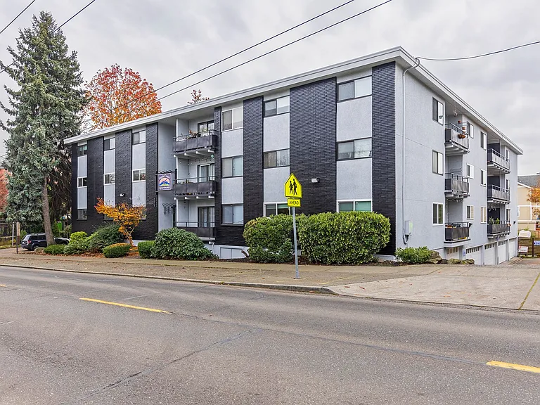 Eagle Court Apartments — Photo 18