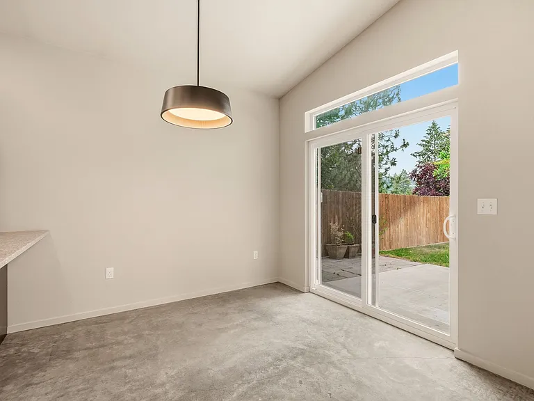 3906 E 31st Ave — Photo 11