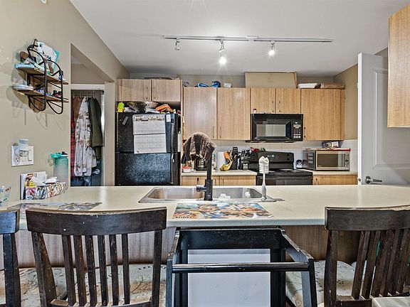 4th image of 45561 Yale Rd #404