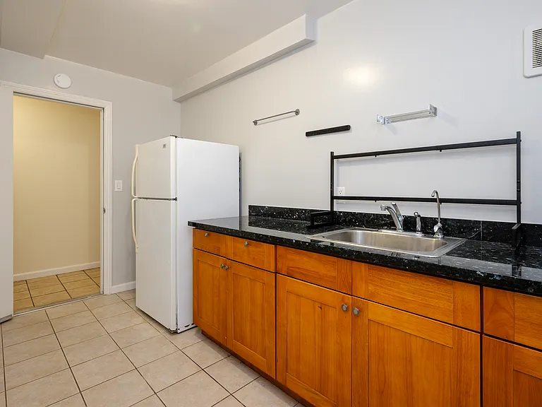 481 Monterey Blvd #A — Photo 8