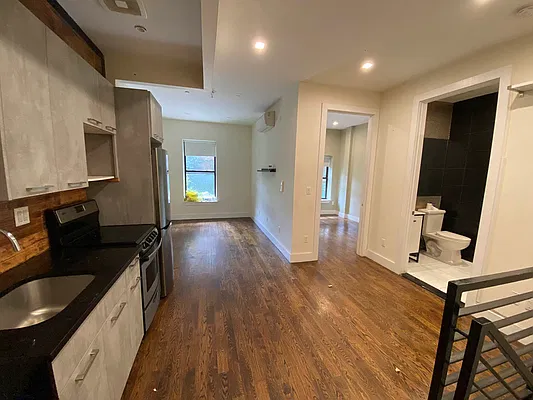 Rented by Premier Metro Realty Corp | media 11