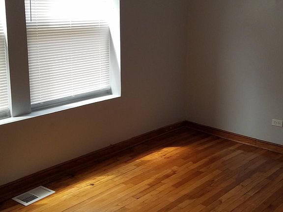 5th image of 10140 S Saint Lawrence Ave Unit 1