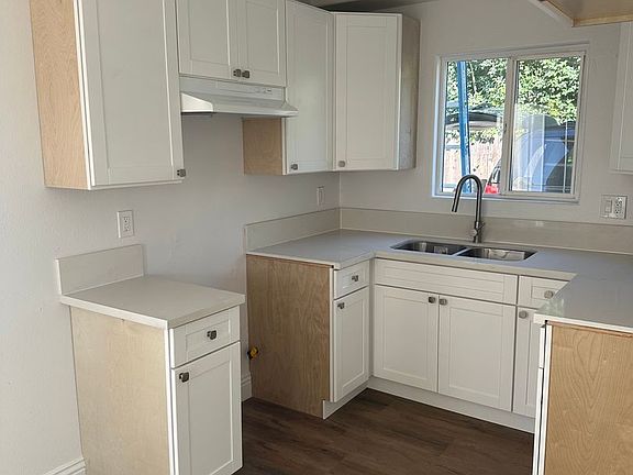 4th image of 1470-1472 E 21st St