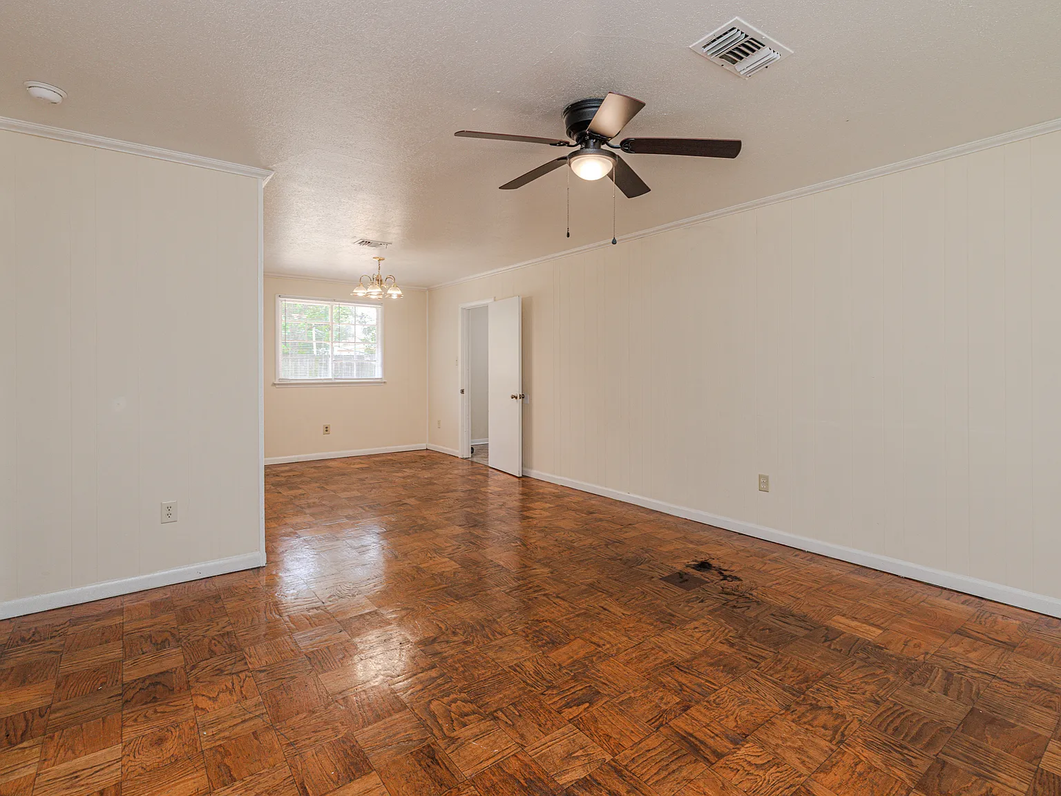 Engleside Dr — Photo 2