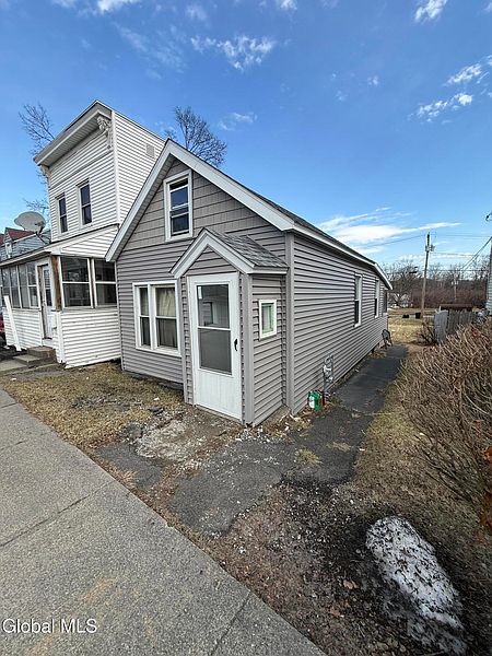 2nd image of 267 Broadway