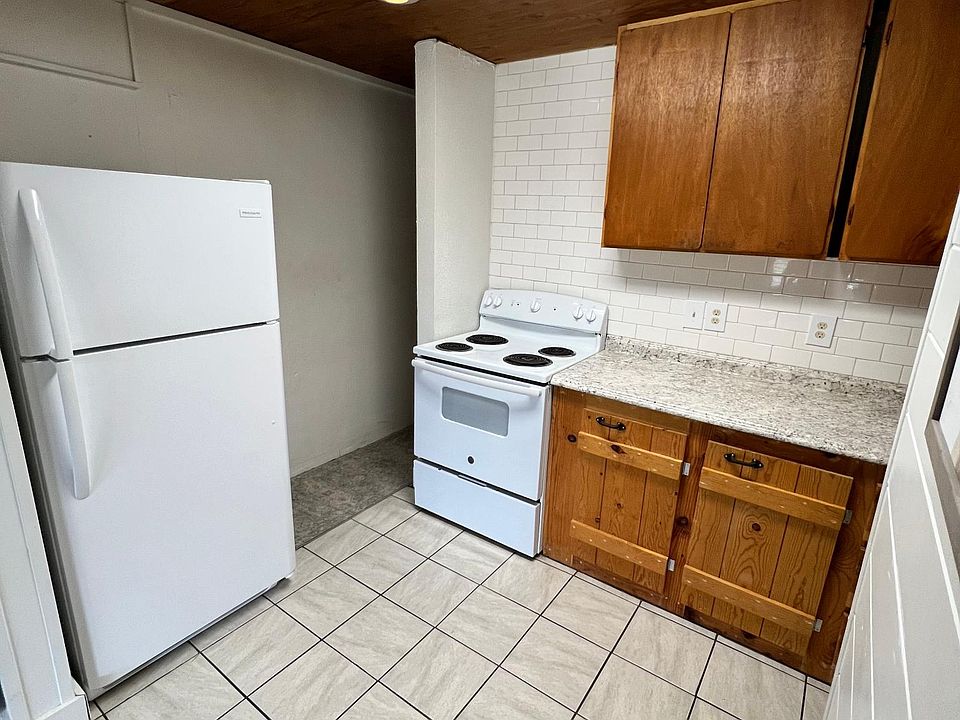 1st image of 901 E Brooks St #913