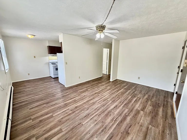 102 College Park — Photo 11